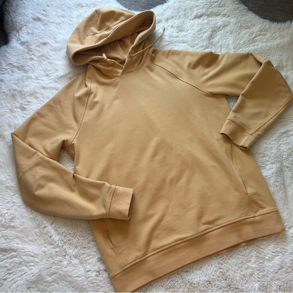 Men’s hoodie.
